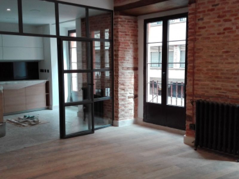 Reforma de interior de vivienda con decoración tipo industrial