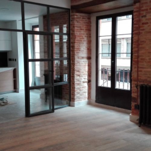 Reforma de interior de vivienda con decoración tipo industrial
